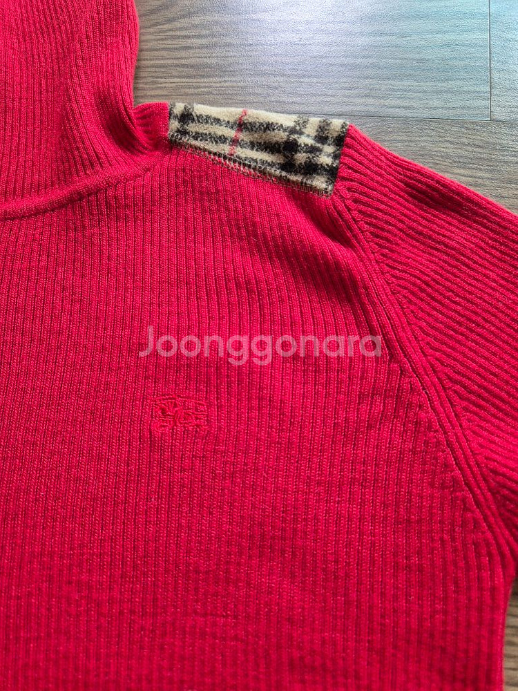 버버리 목폴라 티셔츠--1