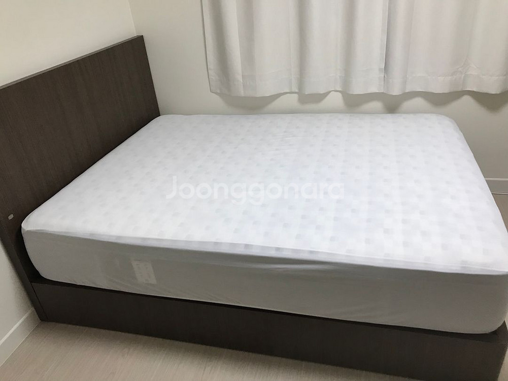 시몬스 퀸 침대 (뷰티레스트 매트리스 + 프레임)--0