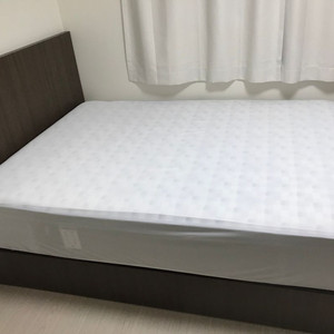 시몬스 퀸 침대 (뷰티레스트 매트리스 + 프레임)