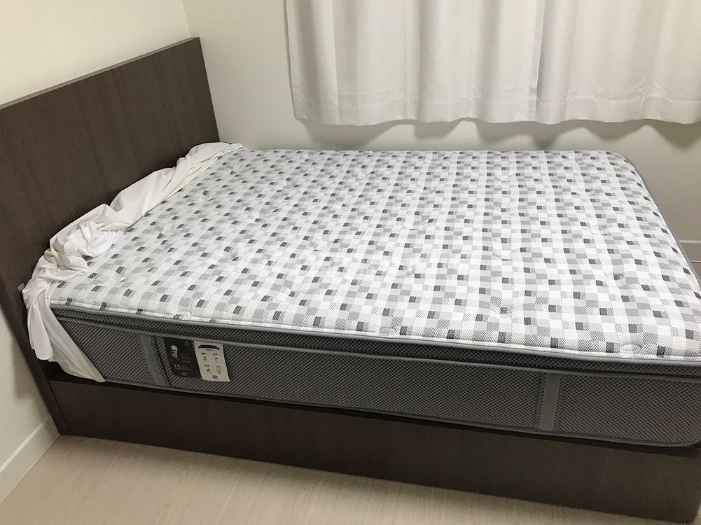 시몬스 퀸 침대 (뷰티레스트 매트리스 + 프레임)--1