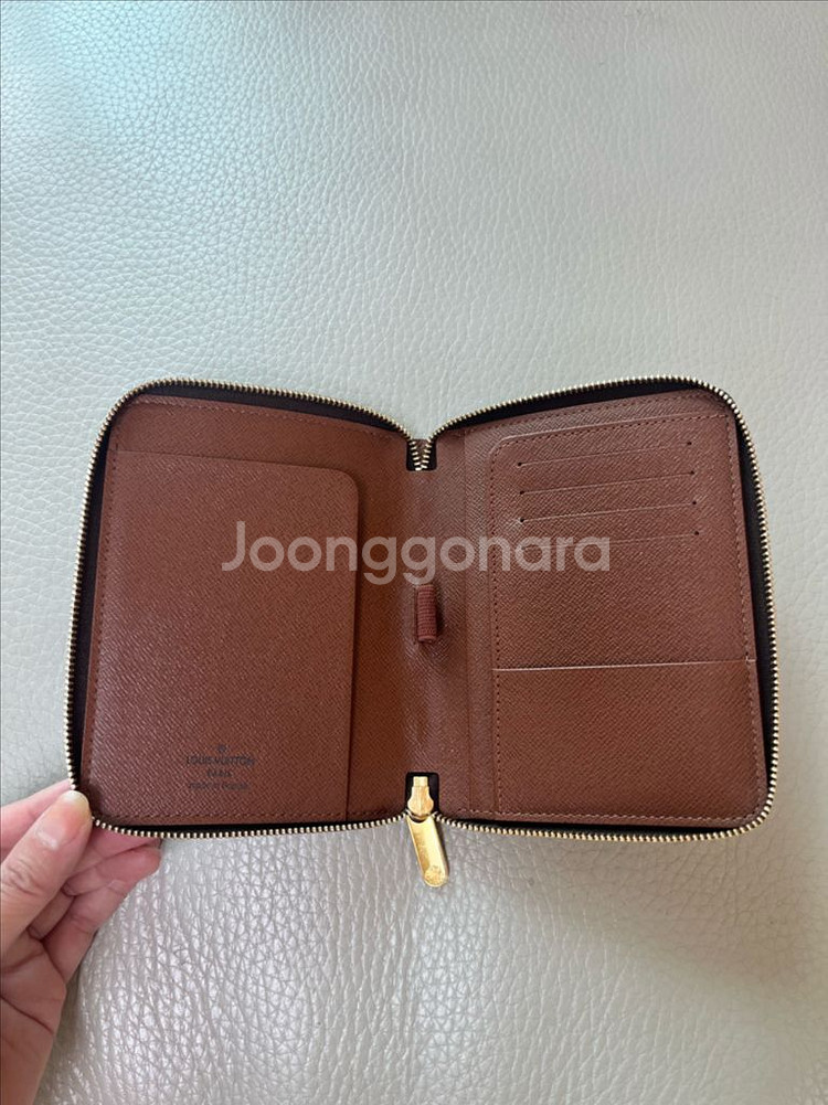 정품 루이비통 모노그램 여권지갑--1