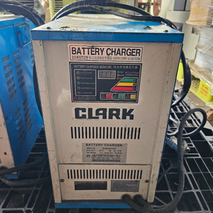 CLARK 배터리 충전기 팝니다.