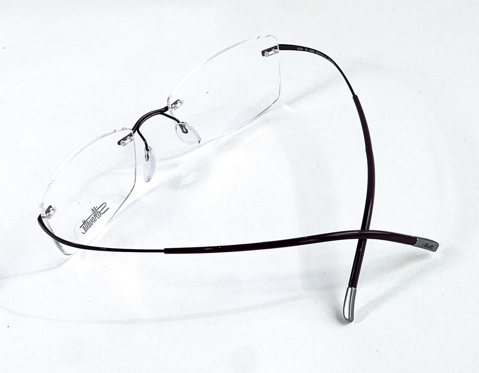 실루엣 무테 안경 이미지