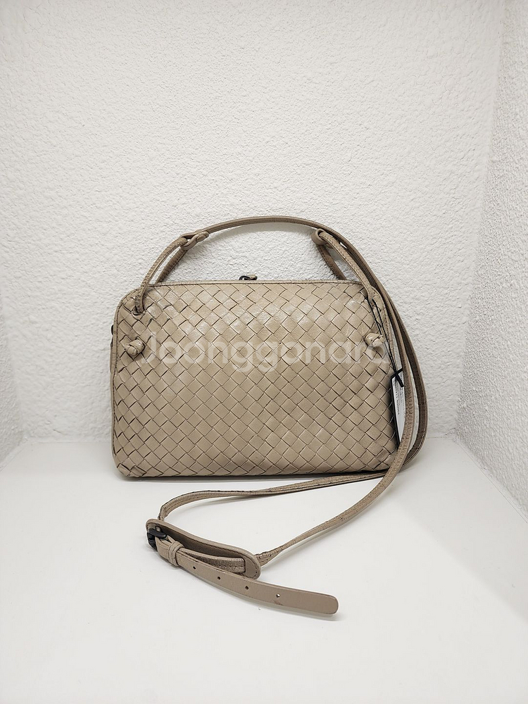 보테가 베네타 노디니 여성 크로스백 베이지--0