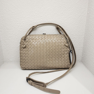 보테가 베네타 노디니 여성 크로스백 베이지