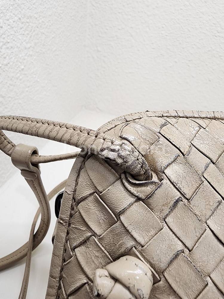 보테가 베네타 노디니 여성 크로스백 베이지--4