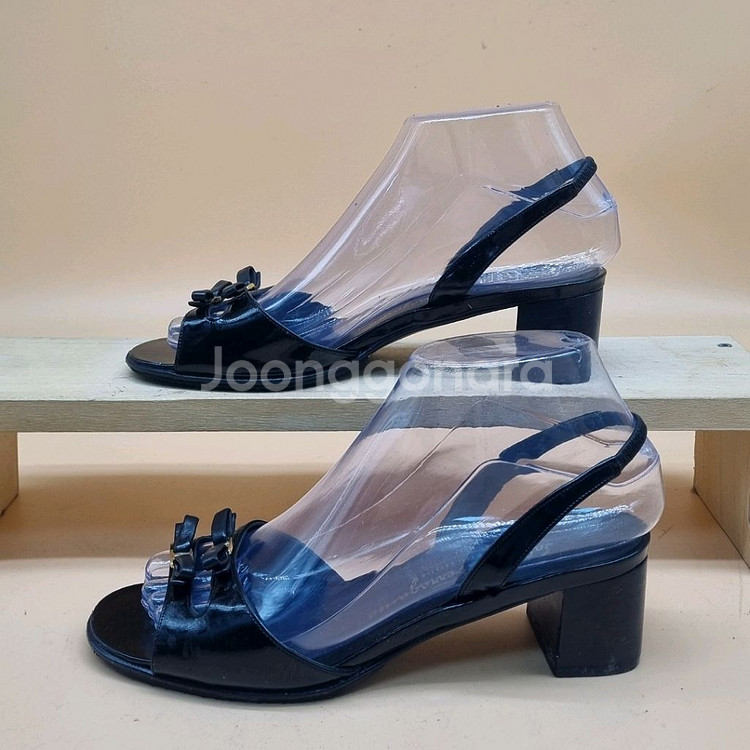 페라가모 리본 여성샌들 230 굽5--0