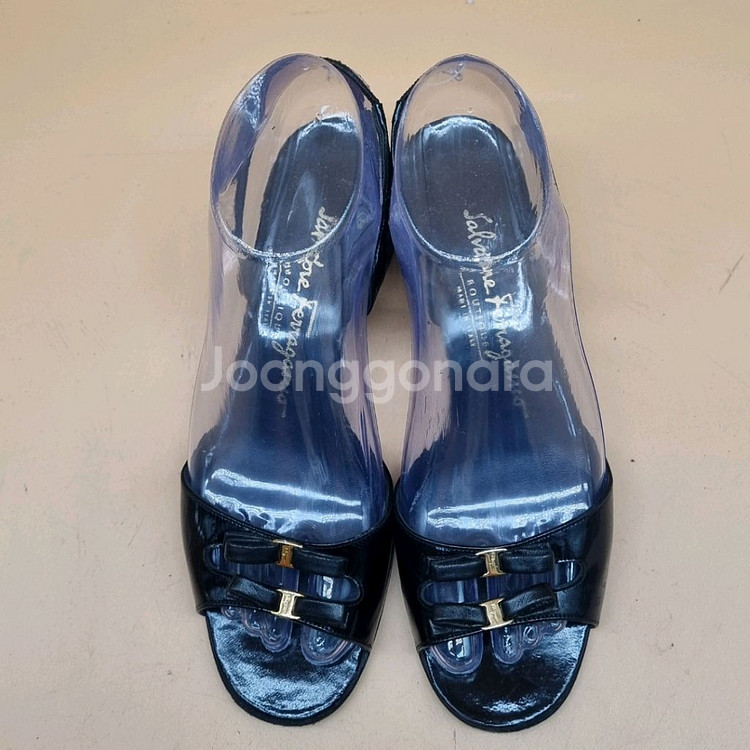 페라가모 리본 여성샌들 230 굽5--1