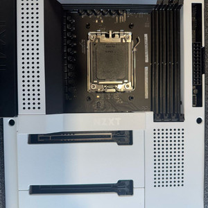 NZXT N7 B650E 화이트 메인보드 팝니다
