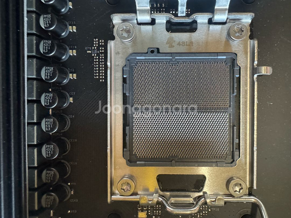 NZXT N7 B650E 화이트 메인보드 팝니다--2