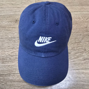 나이키 퓨추라 헤리티지86 볼캡 네이비 팝니다