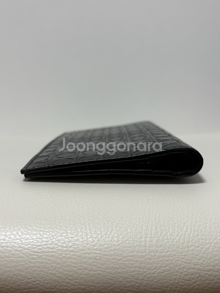 페라가모 간치니 남자 장지갑--3