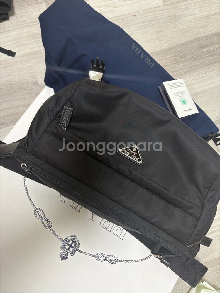 프라다 바이커백 m--0