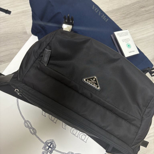 프라다 바이커백 m