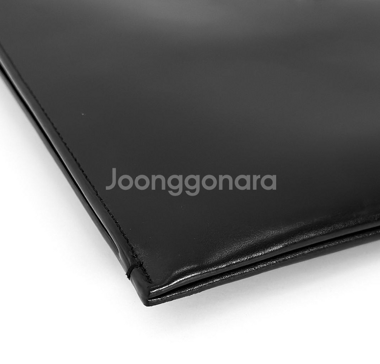 생로랑 모노그램 레더 테블릿 파우치 클러치백 은장 블랙--3