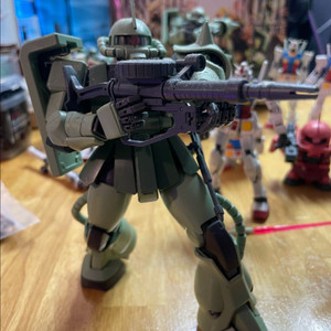 반다이 MG 자쿠2 MS-06F Ver 2.0