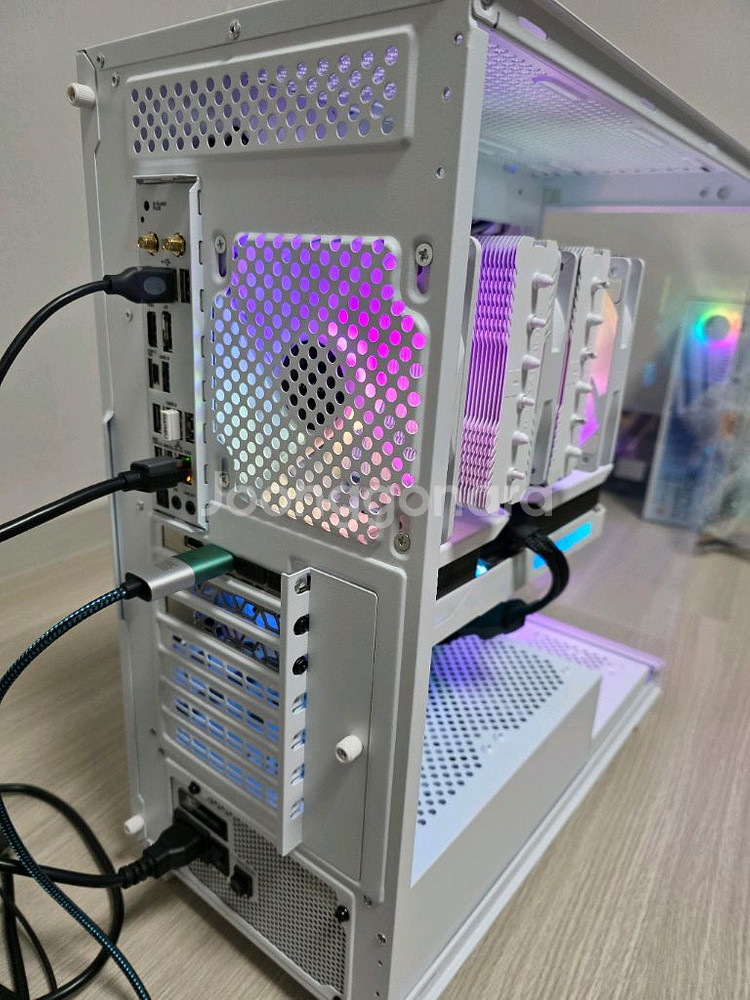 초고사양 본체 팝니다.(9800x3d 4070tis)--3