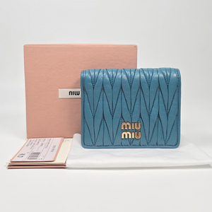 미우미우 스크래치 마테라쎄 여성 반지갑