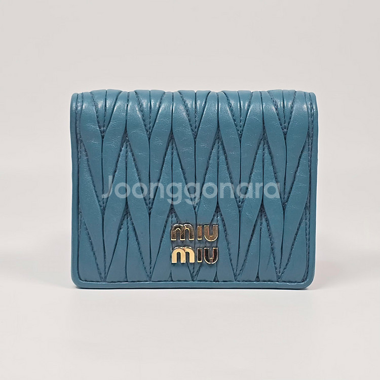 미우미우 스크래치 마테라쎄 여성 반지갑--1