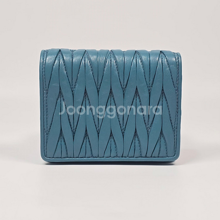 미우미우 스크래치 마테라쎄 여성 반지갑--2