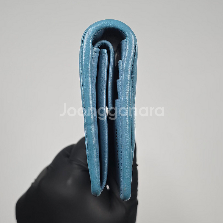 미우미우 스크래치 마테라쎄 여성 반지갑--3