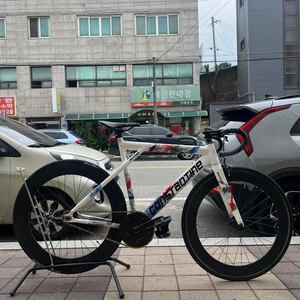 콘스탄틴 피타 픽시 자전거 팝니다.