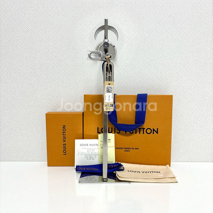 루이비통 LV 패디드 서클 백 키링--0