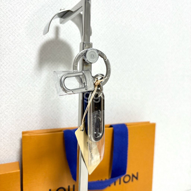 루이비통 LV 패디드 서클 백 키링--3