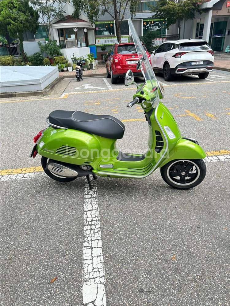 민트급 베스파 GTS 300 팝니다.--1