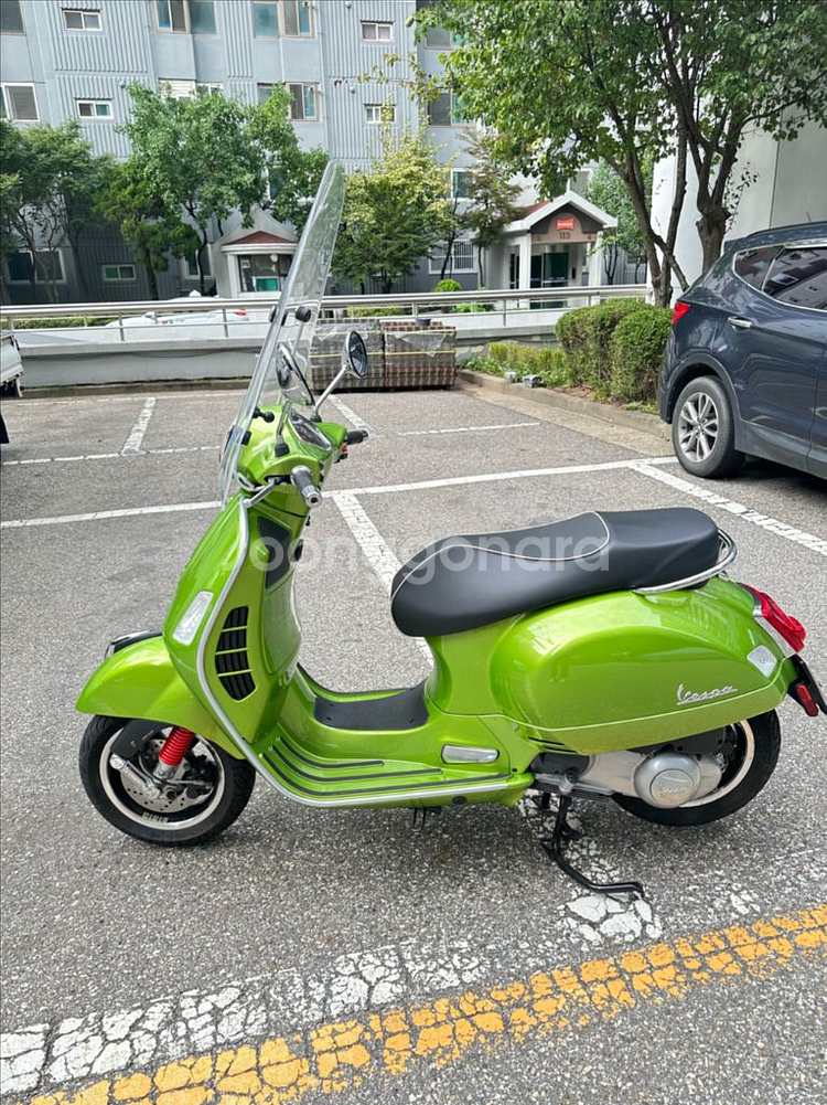 민트급 베스파 GTS 300 팝니다.--2