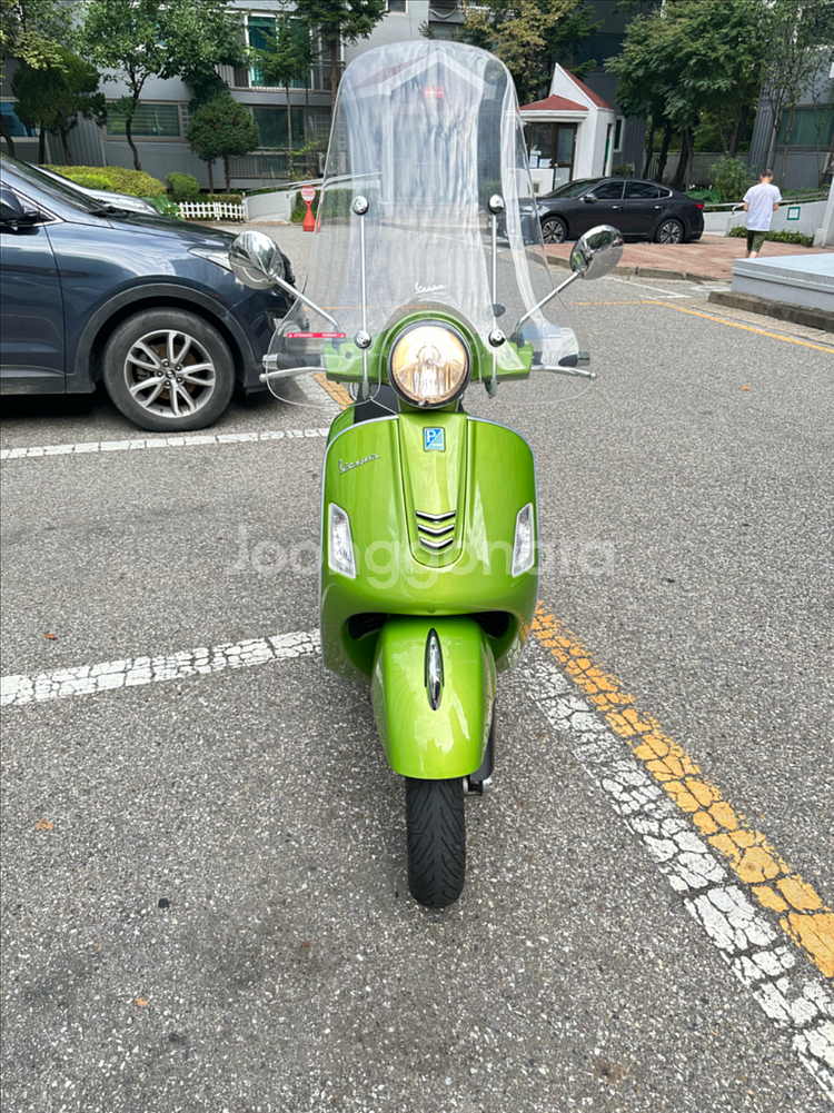 민트급 베스파 GTS 300 팝니다.--0