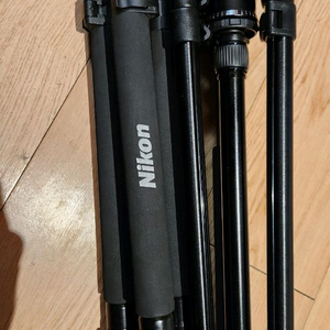 중고 고급 삼각대 + 중급 삼각대
