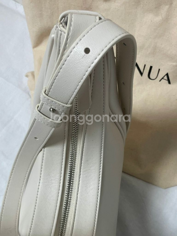 폴뉴아 오벌백 라이트그레이 플레인--4