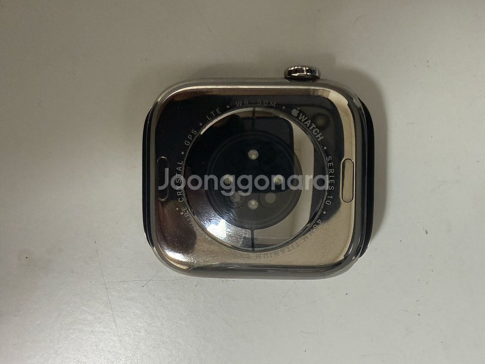 애플워치10 46mm 네츄럴티타늄 팝니다--1