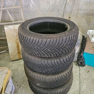 17인치 타이어판매 4짝 2500km 탔음 스노우타이