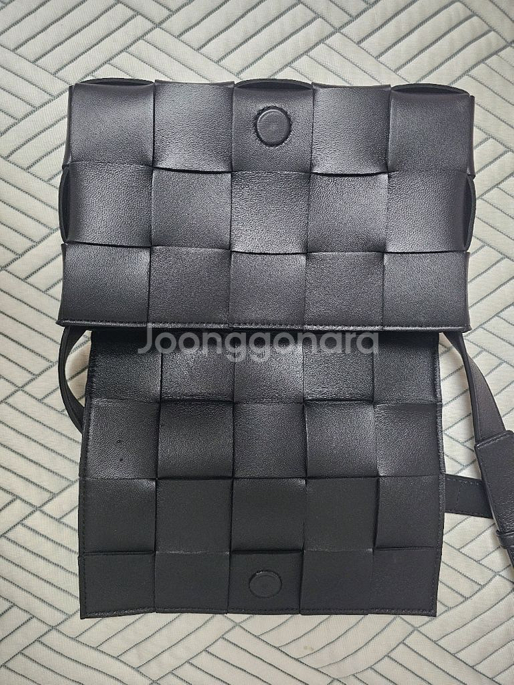 보테가베네타 카세트백 블랙 미디움--4