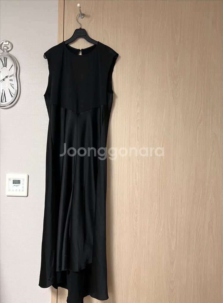 21 한섬 시스템 새틴 배색 언발 롱원피스 민소매 나시--2