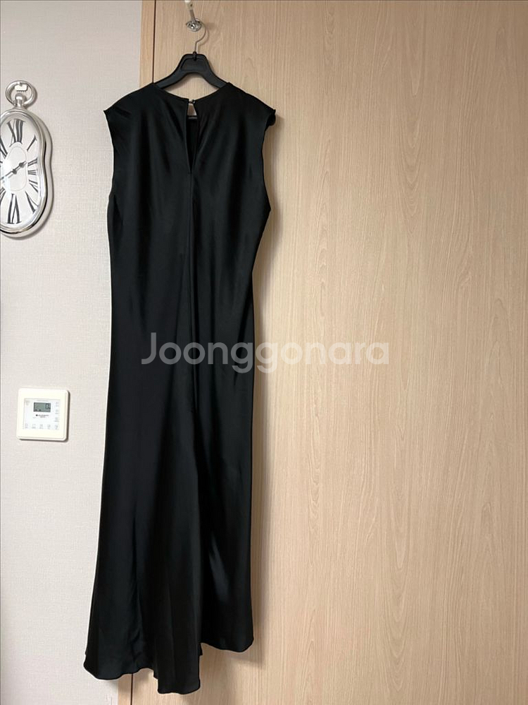 21 한섬 시스템 새틴 배색 언발 롱원피스 민소매 나시--3