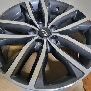 더뉴기아 K5 순정휠 품번529102T620팝니다