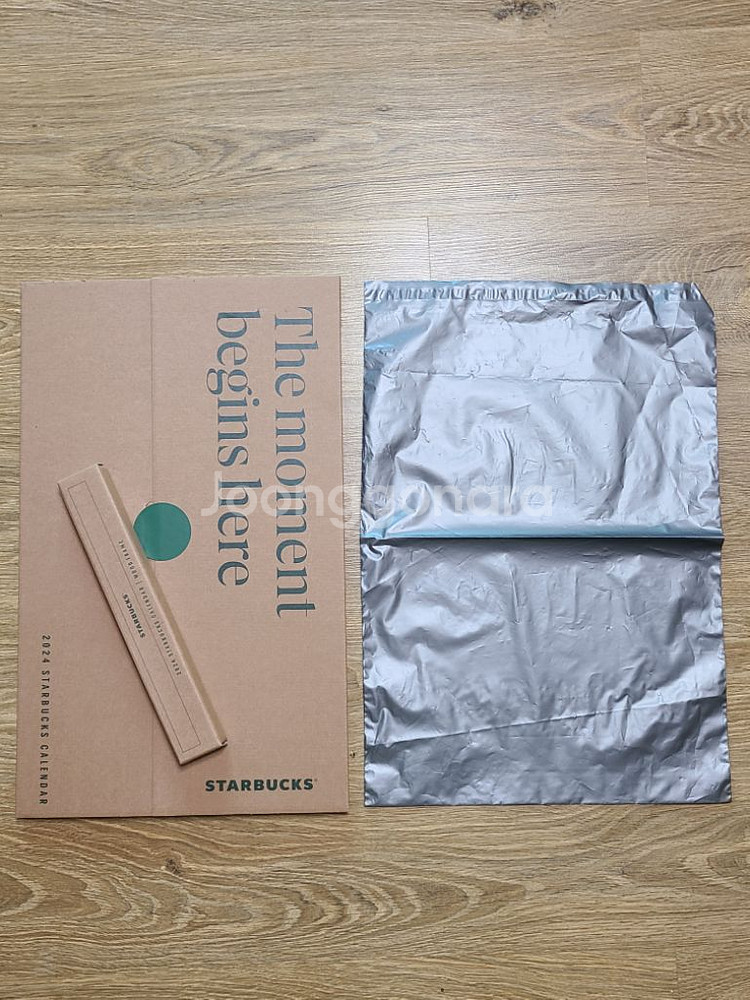 2024년 스타벅스 캘린더 벽걸이 달력 우드프레임 새해--0