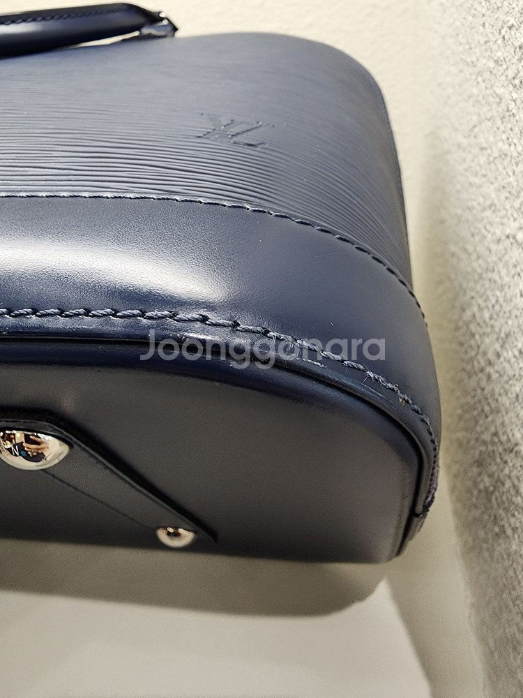 루이비통 M40628 에삐 레더 알마 GM 토트백--4