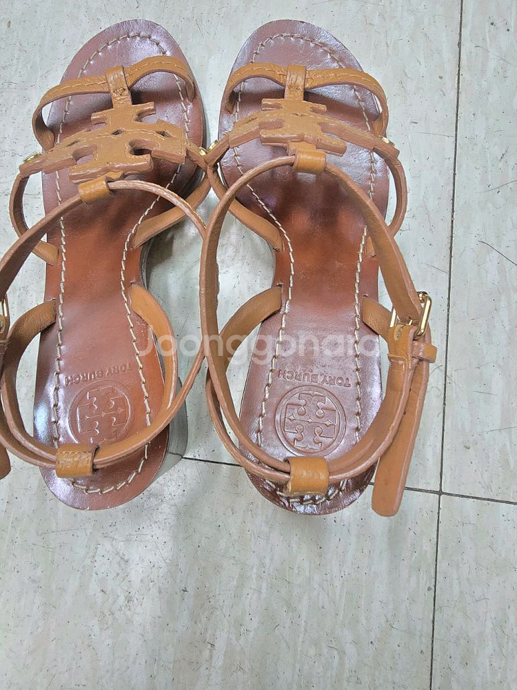 토리버치 브라운 샌들 230--3