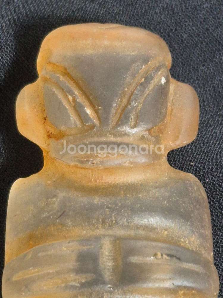 수정. 홍산문화. 인물. 조각품. 고미술.--3
