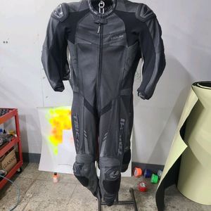 알에스타이치 S사이즈 레이싱 슈트 팝니다.