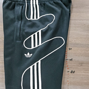 아디다스 삼선 플레임 숏 팬츠 - 블랙 S 이미지