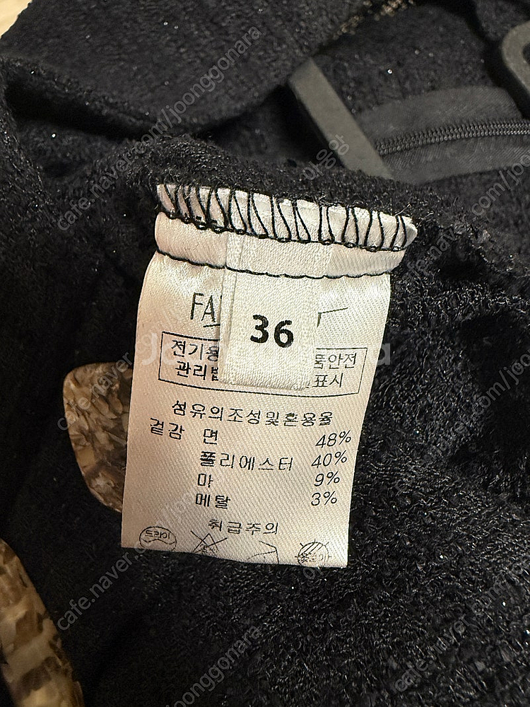 페이우 블랙 버튼블라우스--3