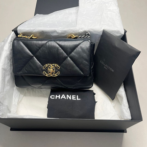 샤넬19 핸드백 새상품급(흡집x,구매인증서o) 팝니다
