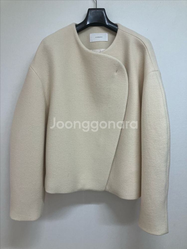 컴젠 크림아이보리 반코트 3회실착--0