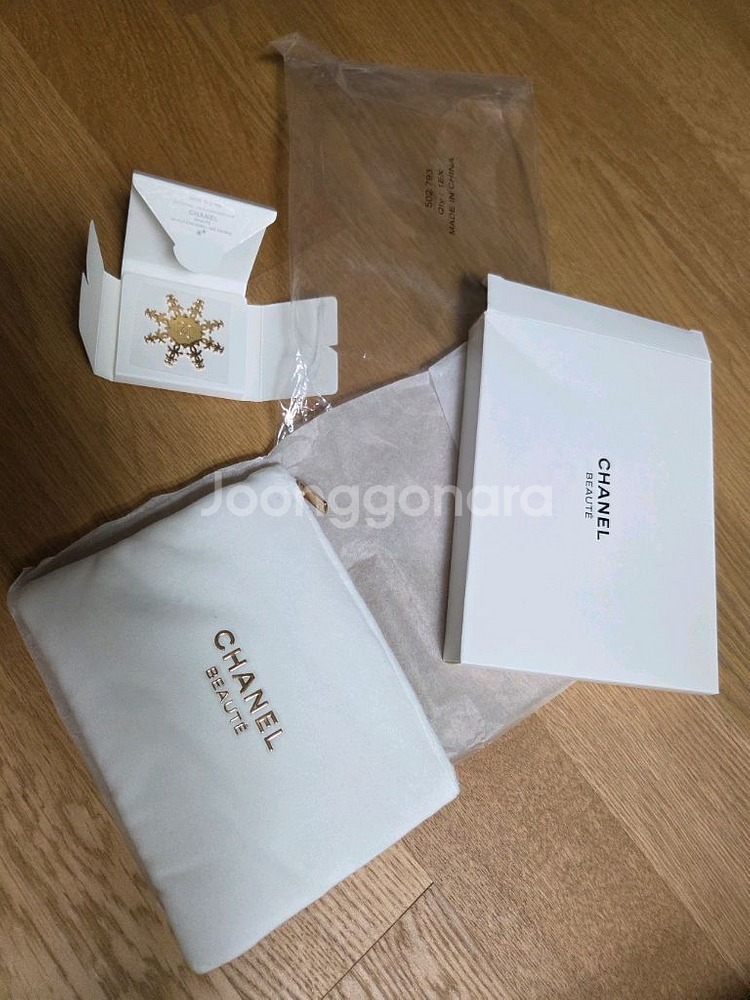 새상품입니다 샤넬 파우치.--0