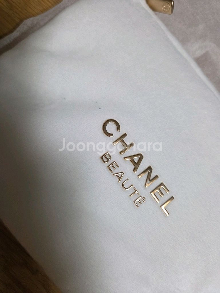 새상품입니다 샤넬 파우치.--1